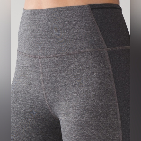 Lululemon Featherlight Tight Size 4. - Picture 4 of 15
